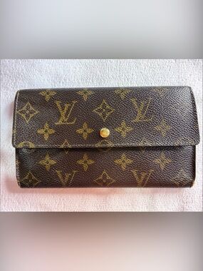 Louis Vuitton Monogram bi fold wallet pre loved condition